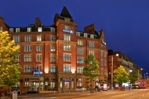 Hilton Hotel Nottingham at night
