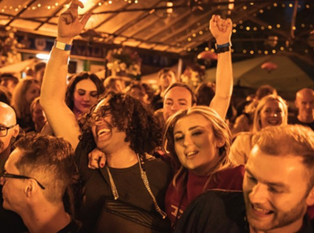 WATERFRONT FESTIVAL - I'M NOT FROM LONDON